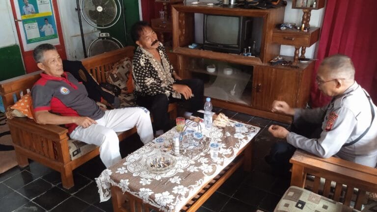 Cooling System, Polsek Rancah Polres Ciamis Koorkom Bersama Tokoh di Desa Patakaharja