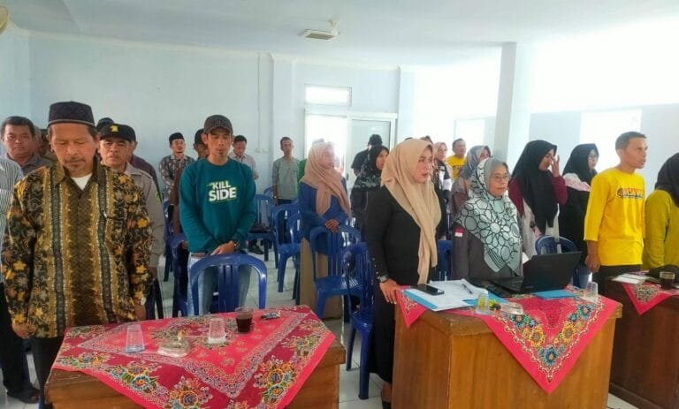 Polsek Cikoneng Datang Sampaikan Himbauan Kamtibmas Saat Musdes Gegempalan Tahun 2025