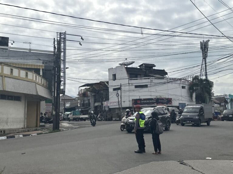 Respon Cepat Polres Garut Atasi Kemacetan di Jl. Raya Bayongbong Arah Garut