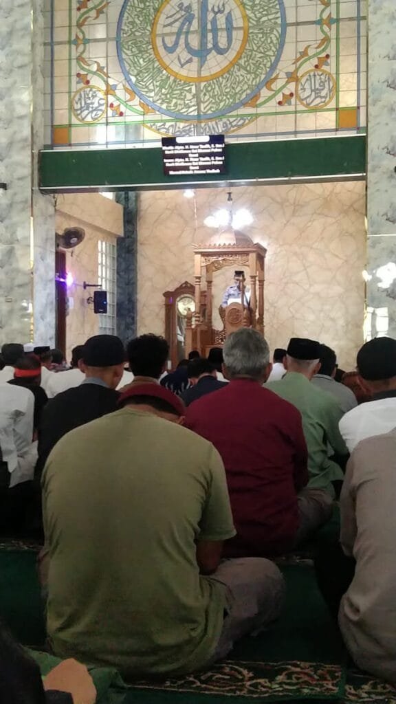 Aiptu Umar Berikan Himbauan Kamtibmas di Masjid Agung Garut