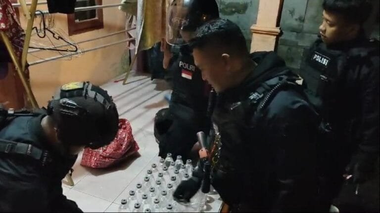 Cipta Kondisi Jelang Malam Tahun Baru, Polres Tasikmalaya Kota Intensifkan Razia Miras.