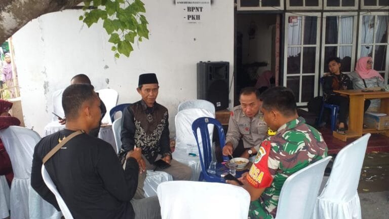 Soliditas Polri Jaga Harkamtibmas, Polsek dan Koramil Lakbok Cooling System ke Warga Padaringan