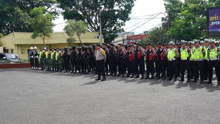 Kapolres Cianjur Pimpin Apel Kesiapan Pengamanan Malam Tahun Baru 2025