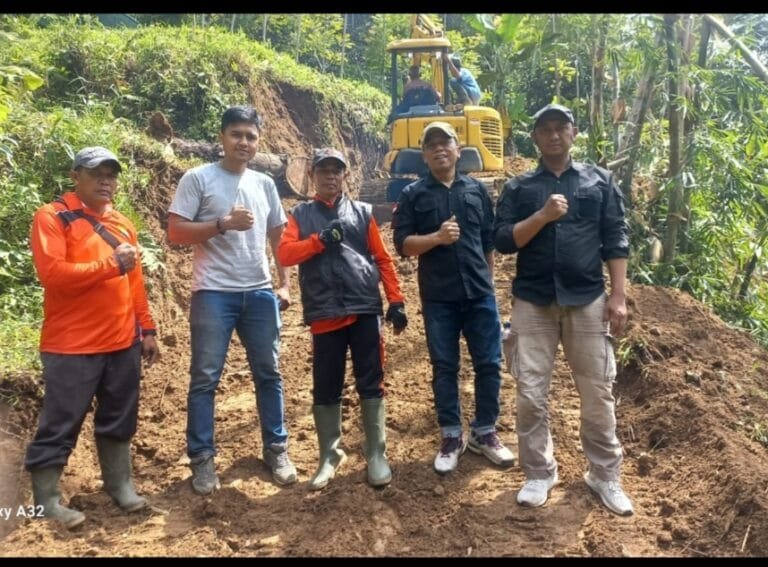 Pembangunan Proyek Jalan Desa Buni Jaya Kec.Pagelaran Cianjur Selatan
