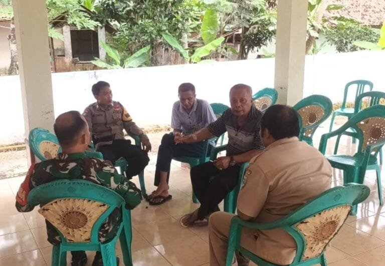 Soliditas TNI-Polri Jaga Harkamtibmas, Polsek dan Koramil Lakbok Cooling System ke Warga Bantardawa