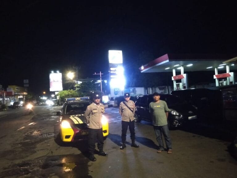 Berikan Rasa Nyaman, Polsek Kawali Polres Ciamis Patroli Dialogis di Siang Hari