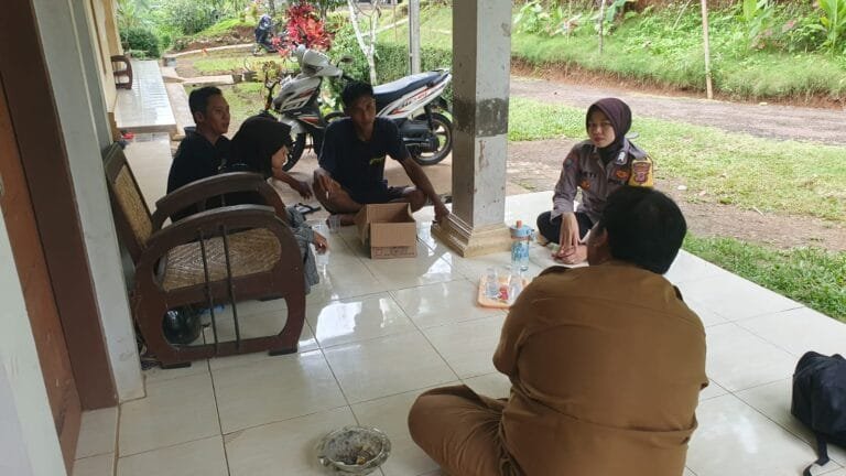 Antisipasi Gangguan Kamtibmas, Polsek Ciamis Koorkom ke Warga Desa Pusakanagara