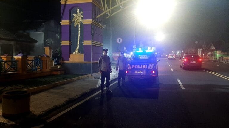 Berikan Rasa Aman di Malam Hari, Polsek Cijeungjing Polres Ciamis Intens Patroli Biru