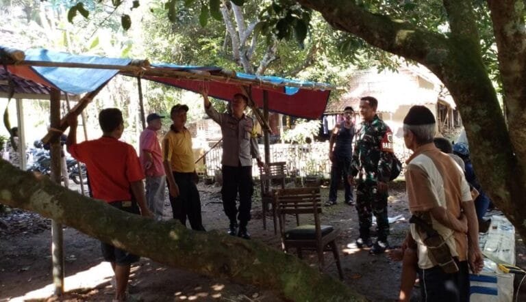 Soliditas TNI-Polri Jaga Kamtibmas, Polsek dan Koramil Cijeungjing Cooling System ke Warga