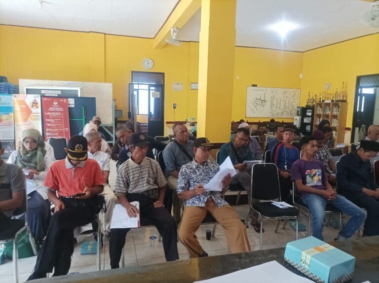 Polsek Ciamis Polres Ciamis Ikuti Musdes Realisasi Anggaran Tahun 2024 di Desa Imbanagara