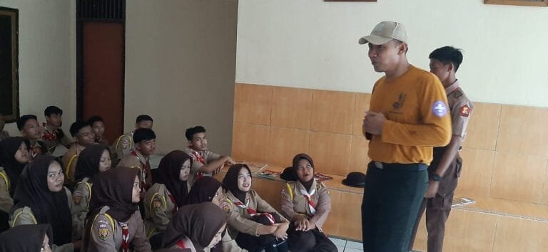 Polsek Banjarsari Polres Ciamis Binluh ke Anggota Saka Bhayangkara Kwartir Ranting Banjarsari