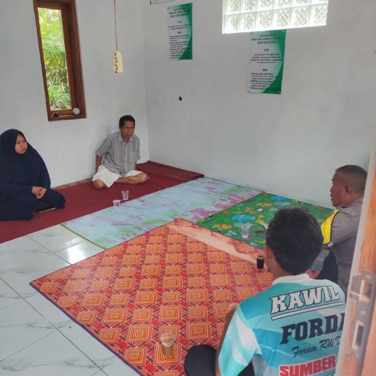 Provlem Solving, Polsek Cipaku Bantu Selesaikan Perselisihan Anak dan Bapak di Desa Jalatrang