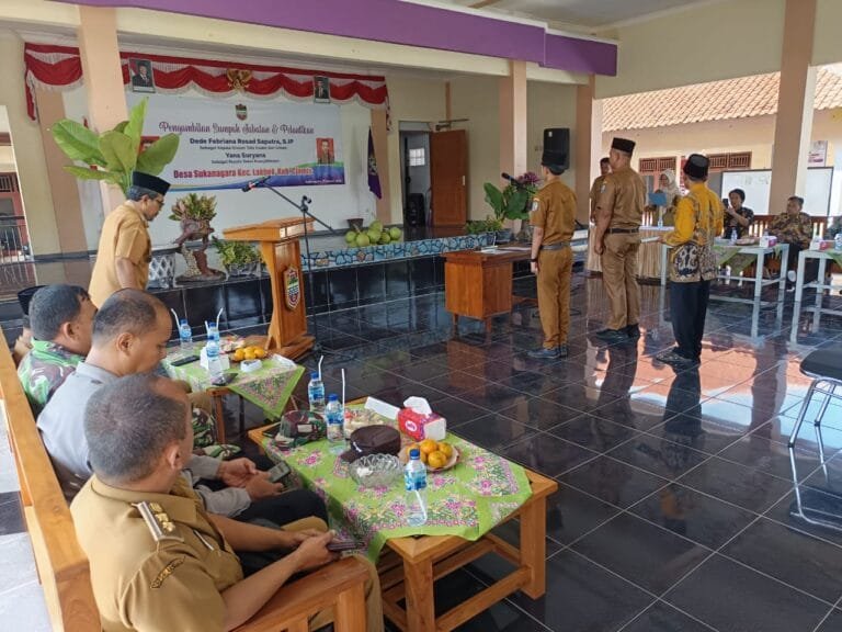 Soliditas Polri dan Pemerintah, Polsek Lakbok Hadiri Pelantikan Perangkat Desa Sukanagara