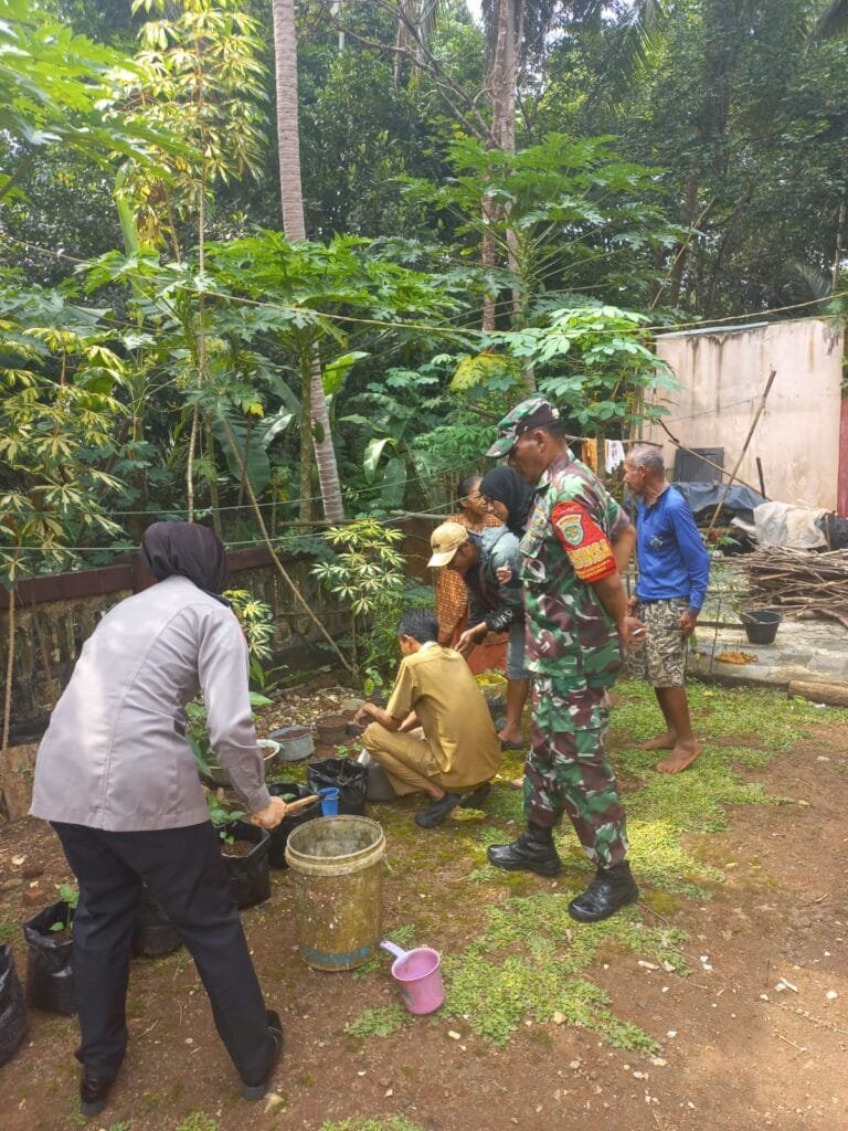 Bhabinkamtibmas Desa Pusakanagara Dukung Program ASTA CITA di Bidang Ketahanan Pangan