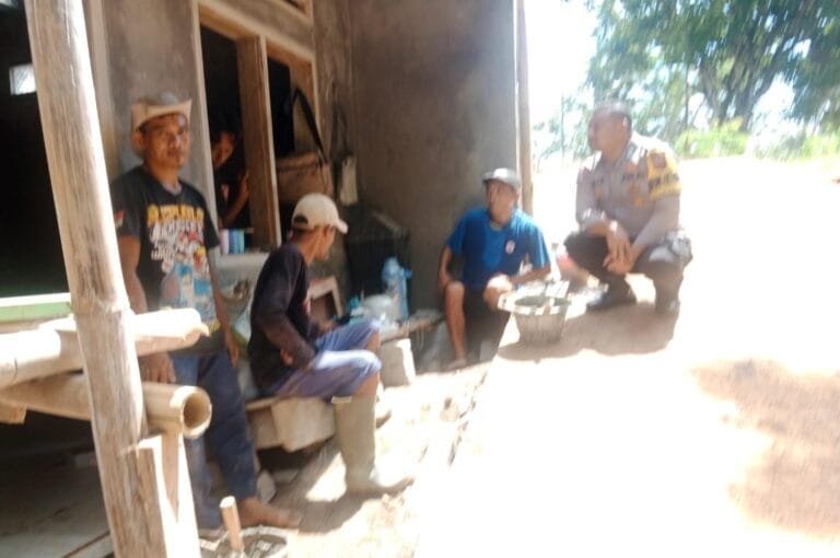 Polsek Sukadana Cooling System Jaga HanPangan ke Warga Bunter