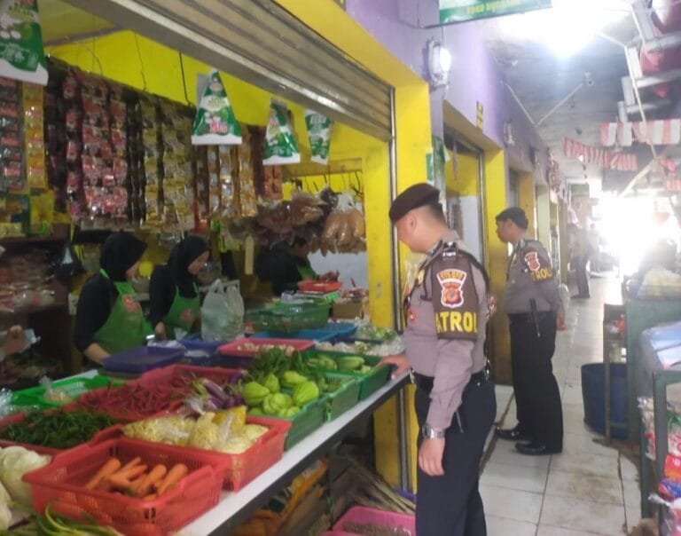 Pastikan Tak Ada Permainan Harga, Polres Ciamis Awasi dan Kontrol Bahan Pokok di Pasar Imbanagara