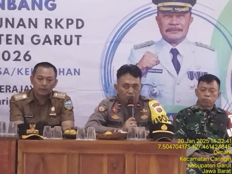 Polsek Caringin Bersama Anggota Hadiri Giat Musrenbang Penyusunan RKPD Tingkat Desa Samuderajaya.