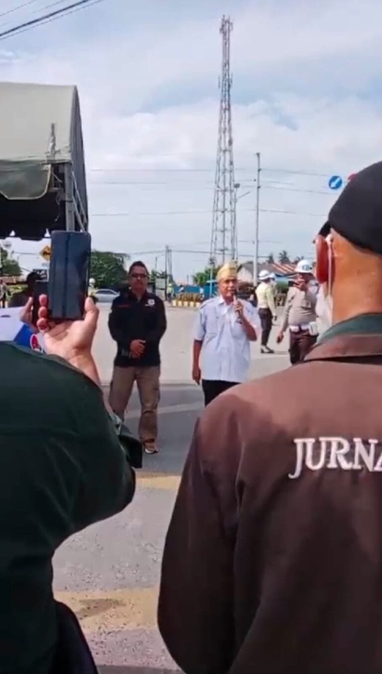 Unjuk Rasa Di PT. Multimas NabatiTerkait Sungai Badak Mati Warga Desa Kuala Tanjung Dan Desa Lalang