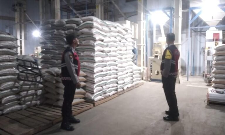 Antisipasi Bentrok Dua Ormas, Polsek Cijeungjing Polres Ciamis Patroli Biru di Malam Hari