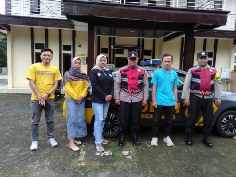 Berikan Rasa Nyaman, Dua Anggota Polsek Kawali Polres Ciamis Patroli Dialogis ke Masyarakat