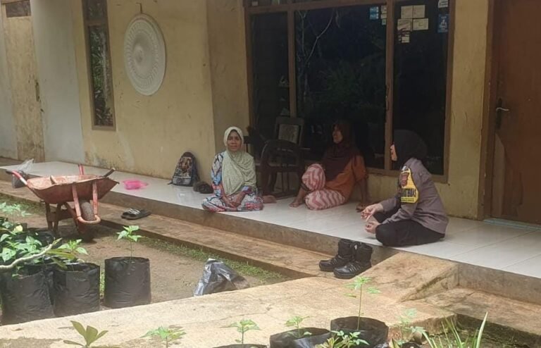 Perkuat Sinergitas, Polsek Ciamis Koorkom Kamtibmas ke Warga Desa Pusakanagara