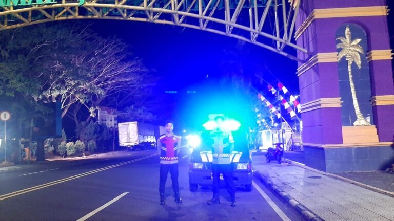 Berikan Rasa Aman di Malam Hari, Polsek Cijeungjing Polres Ciamis Intens Patroli Biru