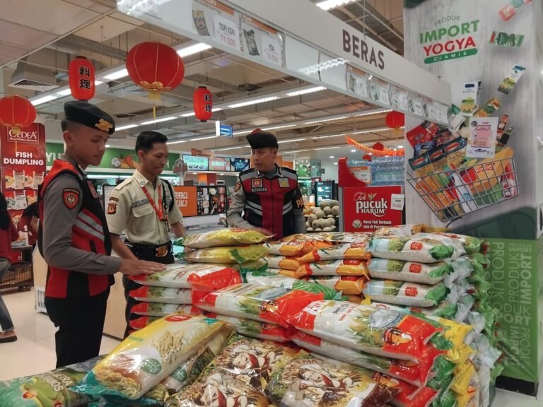 Pastikan Tak Ada Permainan Harga, Polres Ciamis Awasi dan Kontrol Bahan Pokok di Toserba Yogya