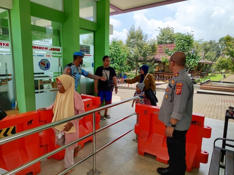 Cipta Kondisi, Polsek Cipaku Polres Ciamis Monitoring Kawasan Obwis di Desa Jalatrang