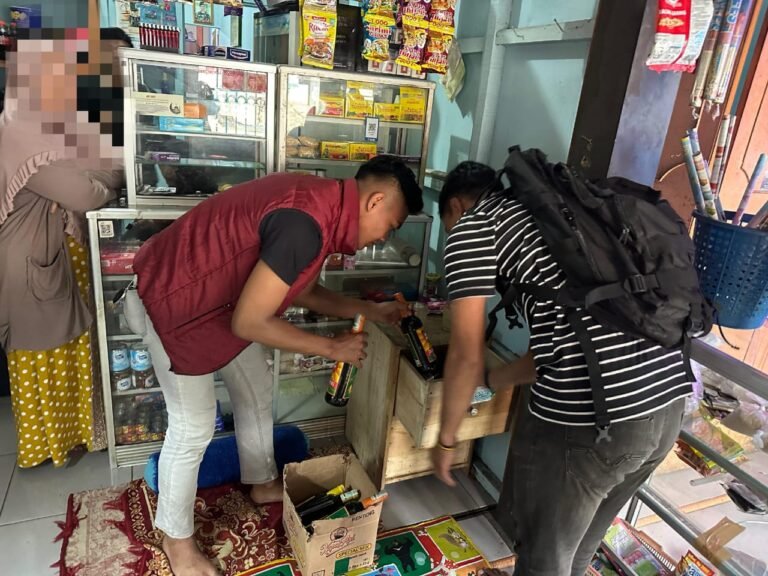 Polres Garut Razia Tiga Orang Penjual Miras