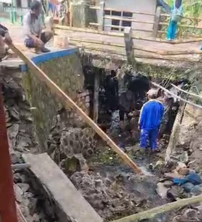 Kegiatan Warga Desa Talagawangi Pakenjeng Pasca Hujan dan Banjir 26 Januari 2025