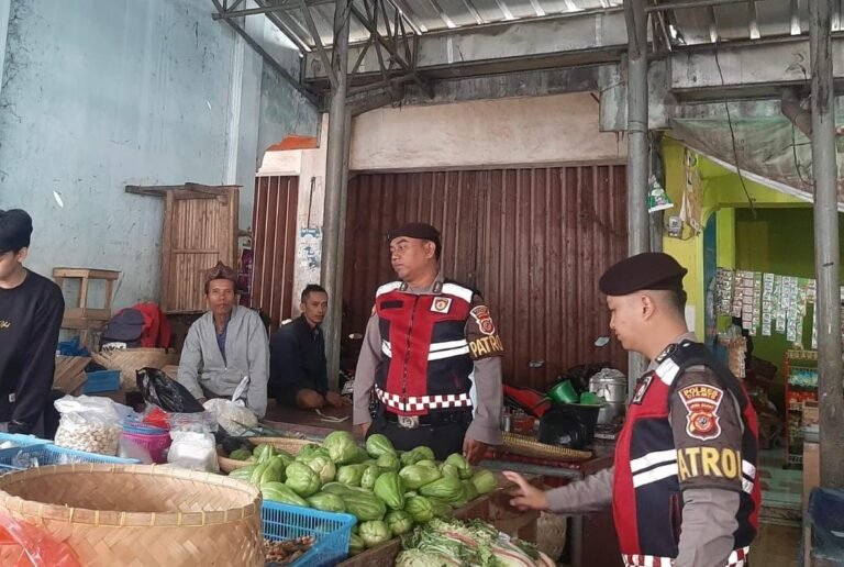Pastikan Tak Ada Permainan Harga, Polres Ciamis Awasi dan Kontrol Bahan Pokok di Pasar Manis