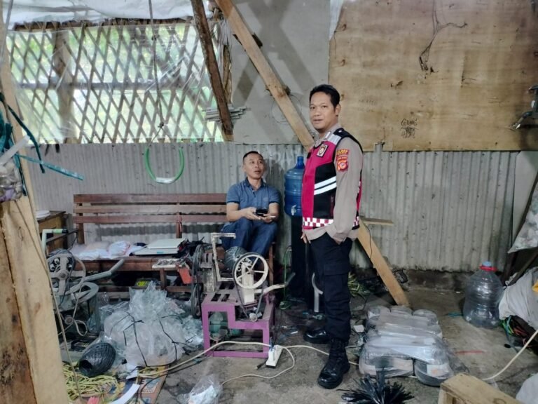 Jaga Harkamtibmas Kondusif, Polsek Cihaurbeuti Cooling System ke Masyarakat Desa Sukahurip