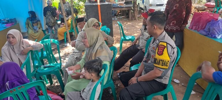 Cipta Kondisi, Polsek Cisaga Polres Ciamis Pastikan Kegiatan Warga Mekarmukti Berjalan Aman