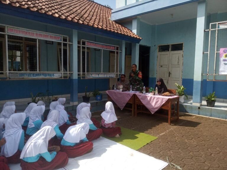 Polsek Cijeungjing Polres Ciamis Beri Penyuluhan Bahaya Merokok Hingga Narkoba ke Siswa SDN 3 Kertaharja