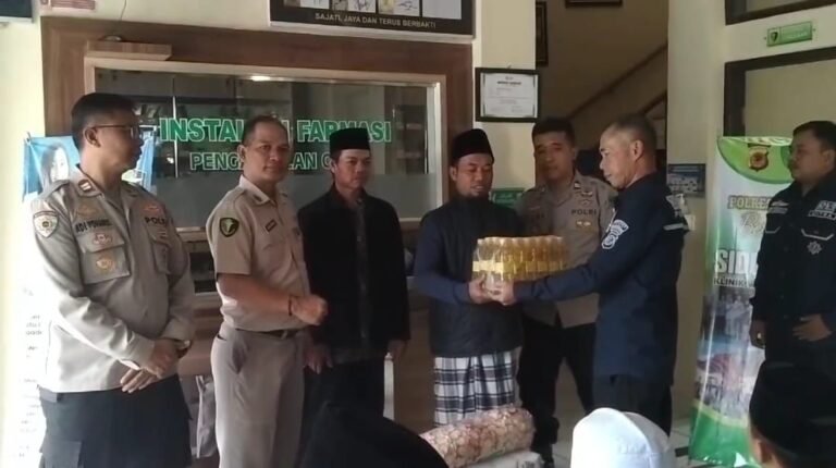 Jum’at Berkah Berbagi Sidokkes Polres Garut Salurkan Sembako