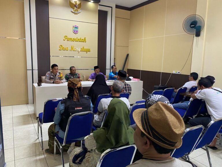 Polsek Cikoneng Polres Ciamis Ikuti Musdes Permohonan Pemanfaatan Aset Desa Margaluyu