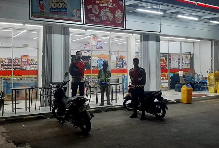 Berikan Rasa Aman di Malam Hari, Polsek Cijeungjing Polres Ciamis Intens Patroli Biru