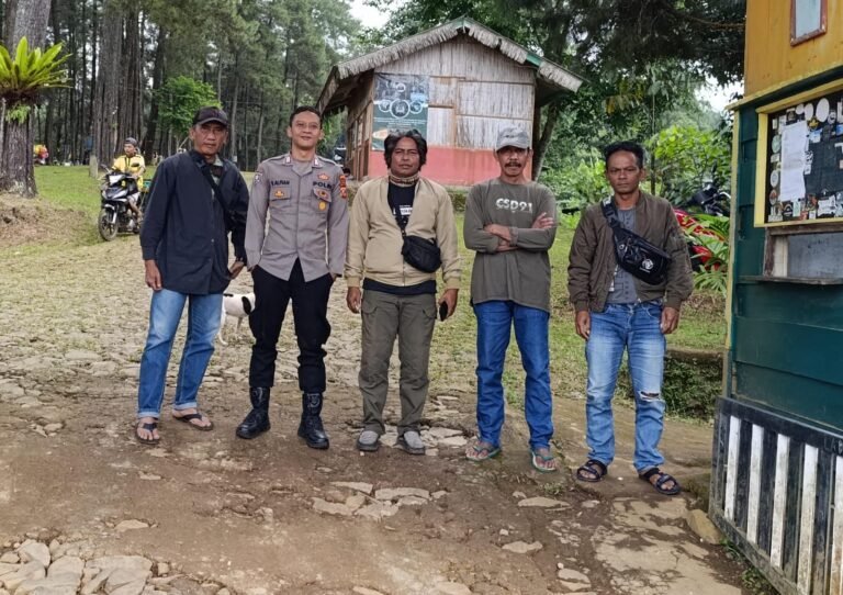 Polsek Cikoneng Datang ke Pengelola Wisata Desa Darmacaang Beri Imbauan Kamtibmas