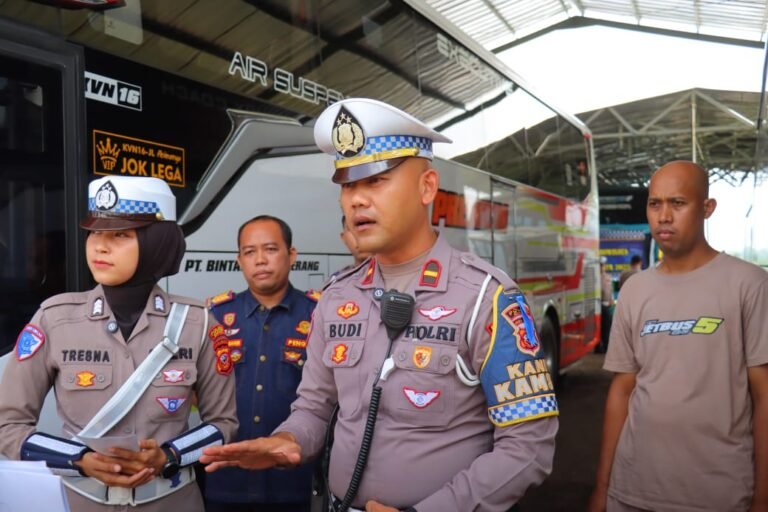 Ops Keselamatan Lodaya 2025, Satlantas Polres Ciamis Rampcheck Bus Pariwisata di Ciamis