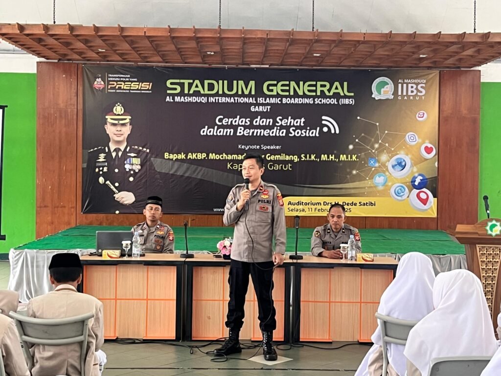 Polres Garut Berikan Pembinaan dan Sosialisasi Terkait Cerdas dan Sehat dalam Bermedia Sosial di SMA Al Mashduqi