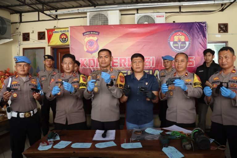 Sat Reskrim Polres Ciamis Amankan Pandai Besi Pembuat Senjata Api Rakitan
