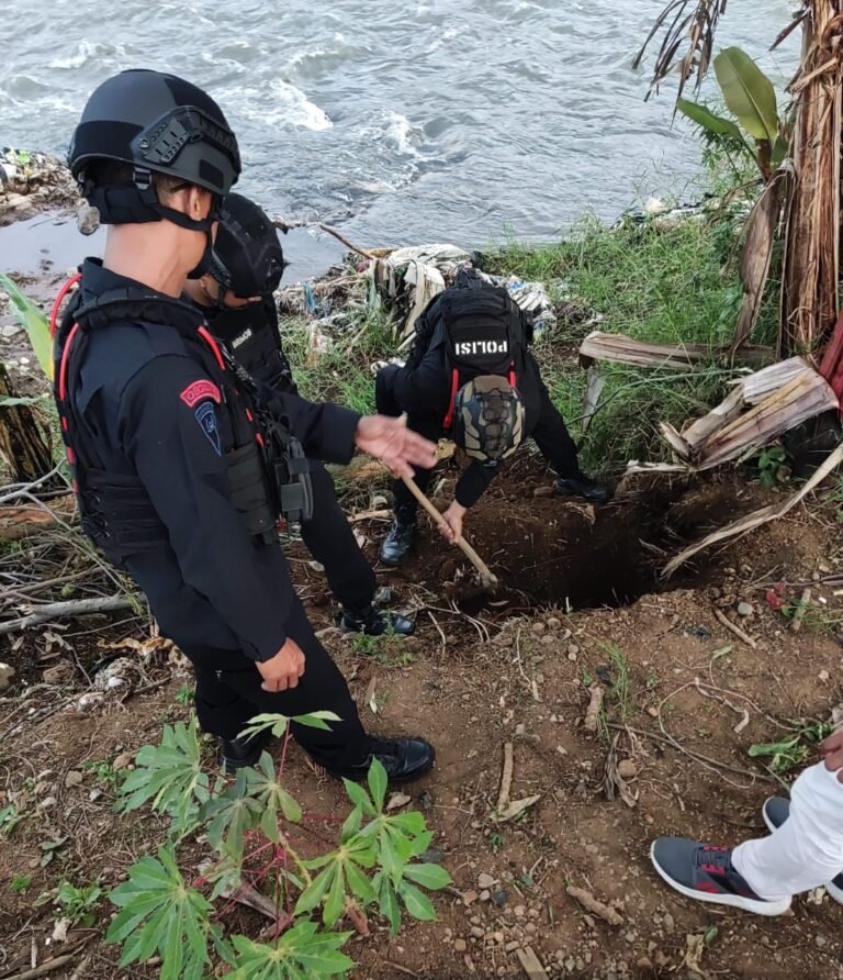 Pemusnahan Munisi Mortir oleh Unit Jibom Detasemen Gegana Sat Brimobda Jabar