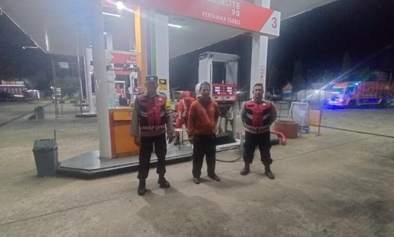 Berikan Rasa Aman di Malam Hari, Polsek Cijeungjing Polres Ciamis Intens Patroli Biru
