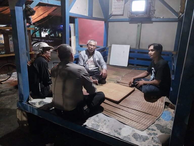 Kanit Binmas Polsek Panumbangan Sambangi Warga Dusun Kasorogok, Wujudkan Ciamis Aman dan Harmonis