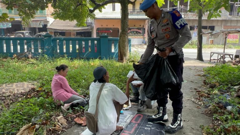 Jumat Berkah Sipropam Polres Garut Lakukan Baksos