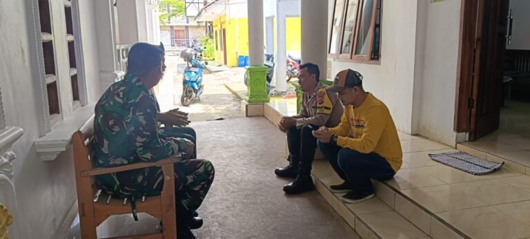 Soliditas Polri-Pemerintah Jaga Kamtibmas, Polsek Cikoneng Cooling System ke Perangkat Desa Cikoneng