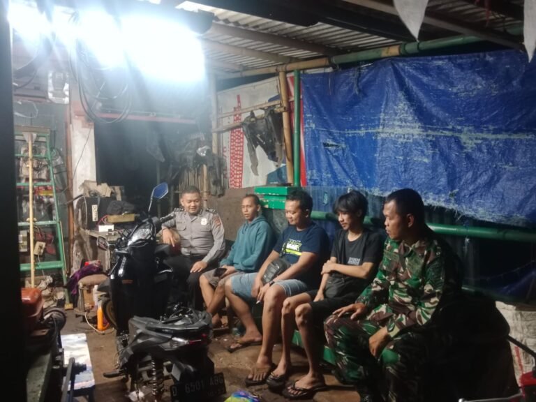 Berikan Rasa Nyaman, Polsek Sukadana Polres Ciamis Patroli Biru Hingga Pemukiman Warga