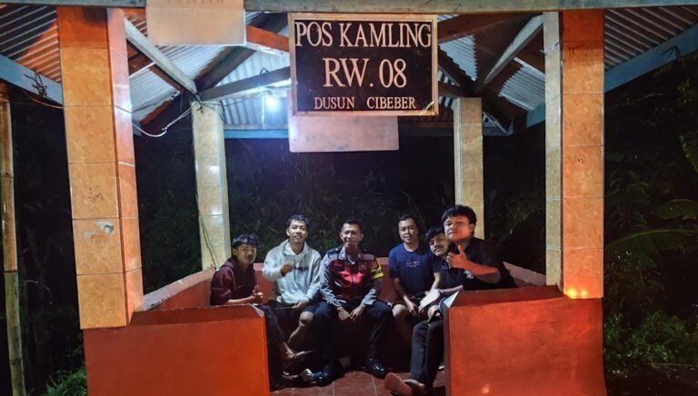 Berikan Rasa Aman, Personel Polsek Kawali Polres Ciamis Patroli Dialogis di Malam Hari
