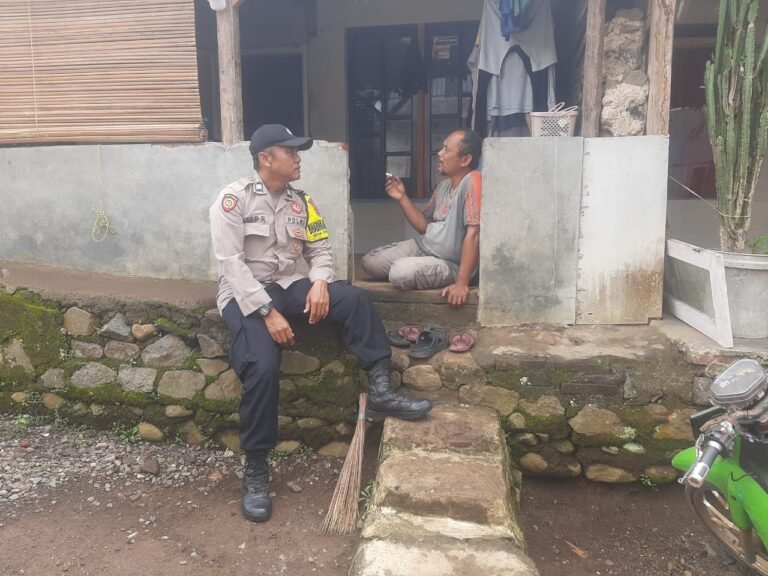 Silaturahmi Bhabinkamtibmas ke Warga Desa Budiasih, Upaya Dengarkan Aspirasi Masyarakat