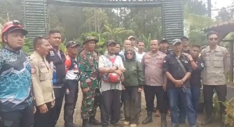 Polsek Wanaraja Evakuasi Warga Tersesat di Kawah Talaga Bodas dan Puncak Sagara